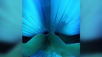 Emma Hix Had a little fun in the tanning bed haha porn videos