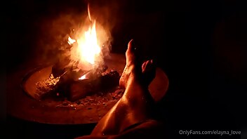 elayna_love warming my feet by the fire would you sucking on these toes xxx onlyfans porn video