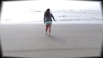 Pretty Bambi Peeing the Beach | ManyVids Free Porn Videos